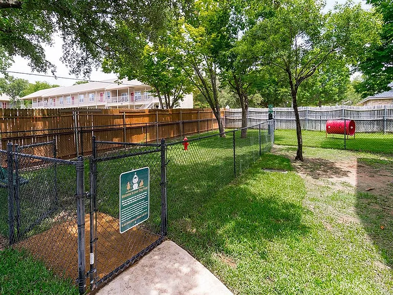 Residences at Holly Oaks — Photo 18