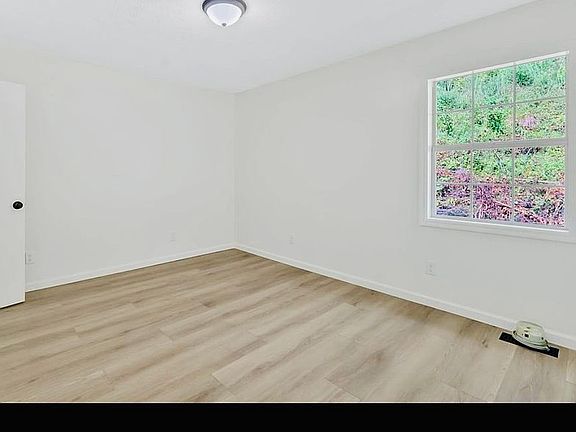 4th image of 1115 Back Valley Rd