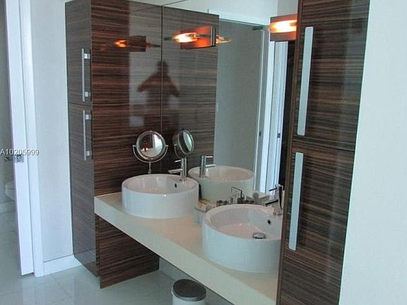 4th image of 2020 N Bayshore Dr APT 1406