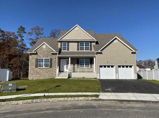 2 Fallow Ct, Bayville, NJ 08721