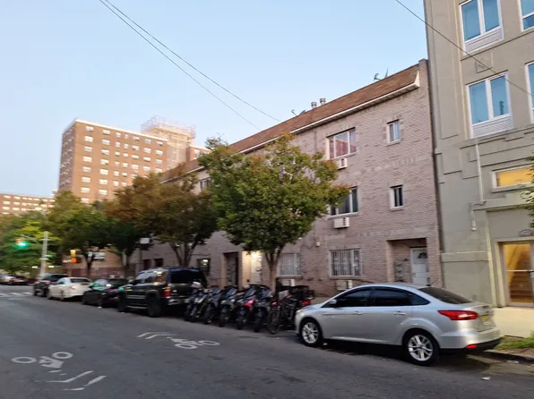 440 Blake Avenue image 5 of 7