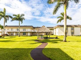 LAUDER RIDGE GARDEN APARTMENTS