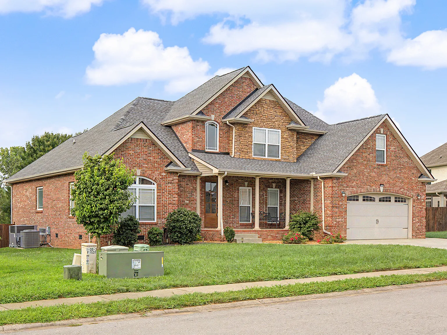 4 bed, 2876 sqft, $2,795 — Photo 2