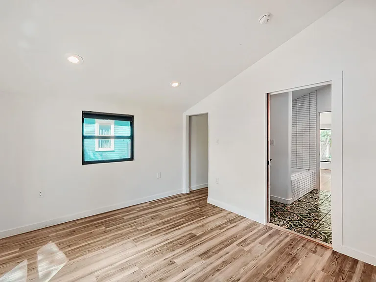 1321 W San Antonio St — Photo 21
