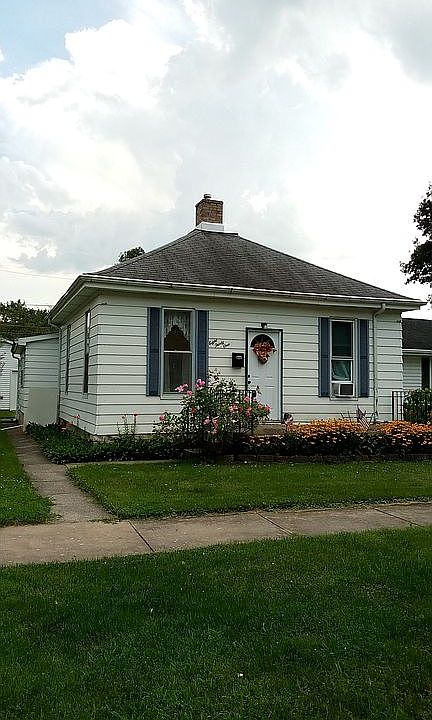 1st image of 831 E Main St