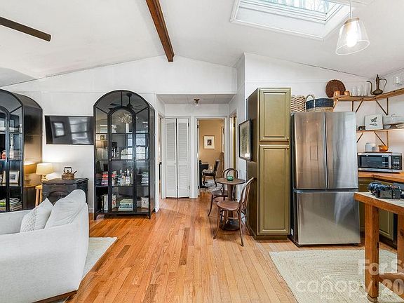 4th image of 355 E View Rd