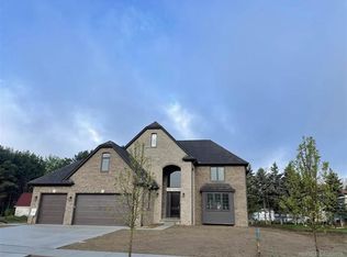 52831 Royal Park Ave, Shelby Township, MI 48315