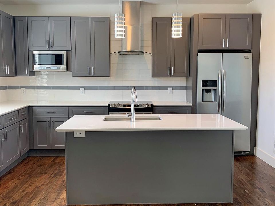 1st image of 3212 Lee St #12