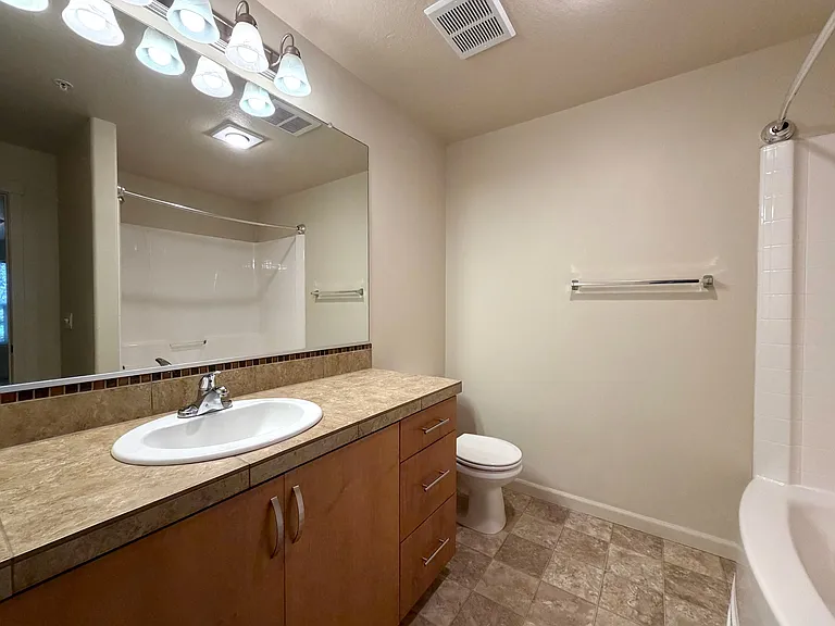 10804 NE Holly St #306 — Photo 11