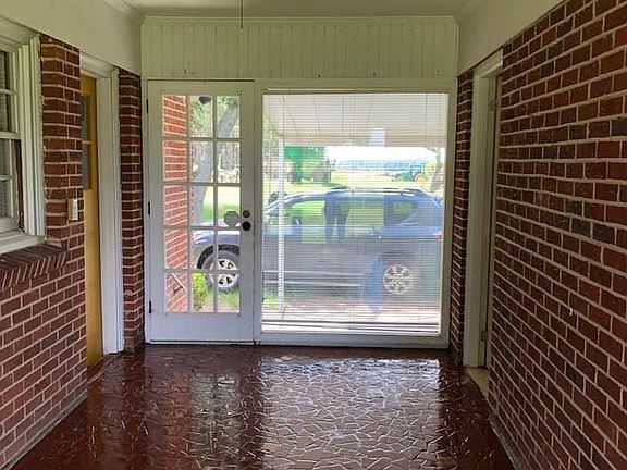 Enclosed Breezeway