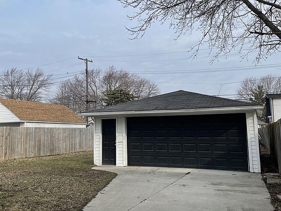 2nd image of 1076 Leblanc St