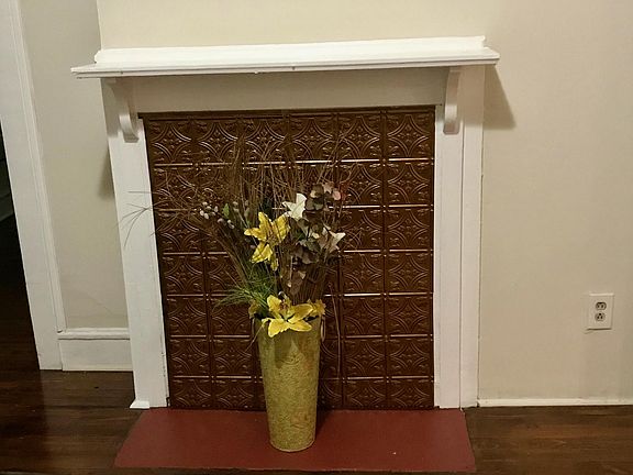 Living room fireplace and mantle (decorative only)