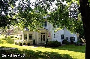 nicely landscaped exterior