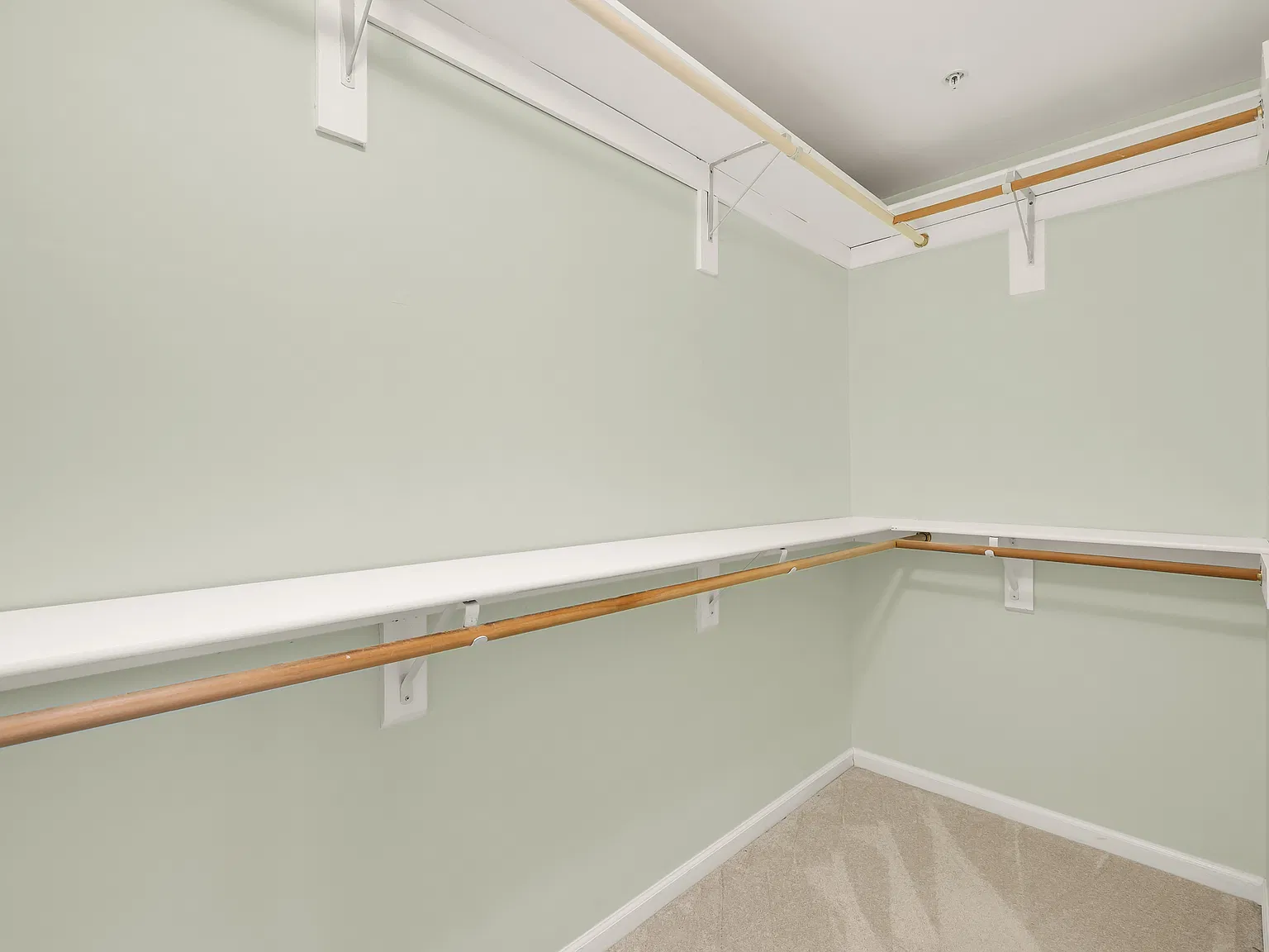 3 bed, 3.5 bath, 1760 sqft, $3,200 — Photo 4