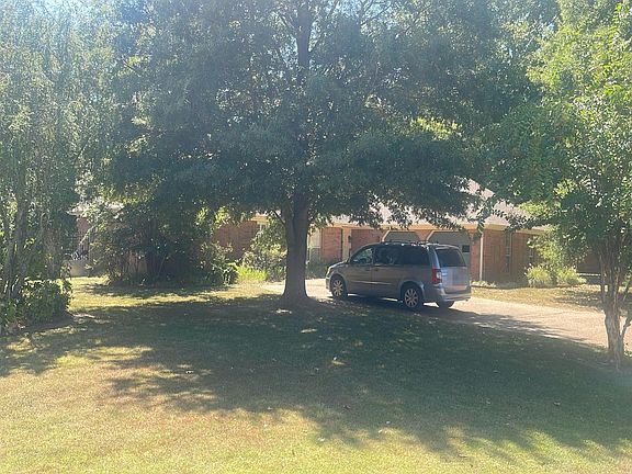 3rd image of 3502 Willow Ln