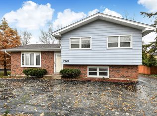 7121 Clarendon Hills Rd, Darien, IL 60561