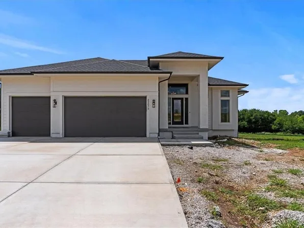 22075 W 100th Ter, Lenexa, KS 66220