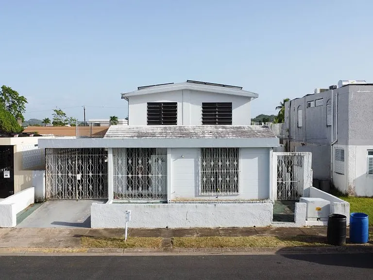 Calle Elisa Tavarez HC12 Urb Lakes Levittown — Photo 1