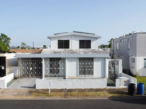 Calle Elisa Tavarez Hc12 Urb Lakes Levittown, Toa Baja, PR 00949