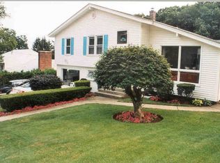 40 Bellevue Dr, Cranston, RI 02920