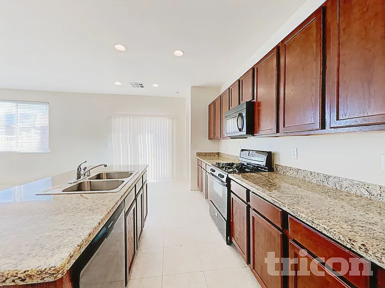 1020 Fishing St — Photo 7