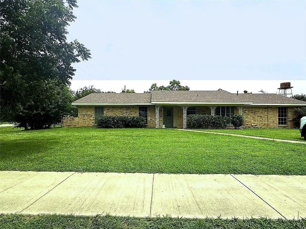 3 bed, 2.0 bath, 1636 sqft, $1,950 — Photo 1