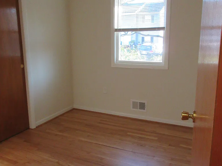 Middle Bedroom