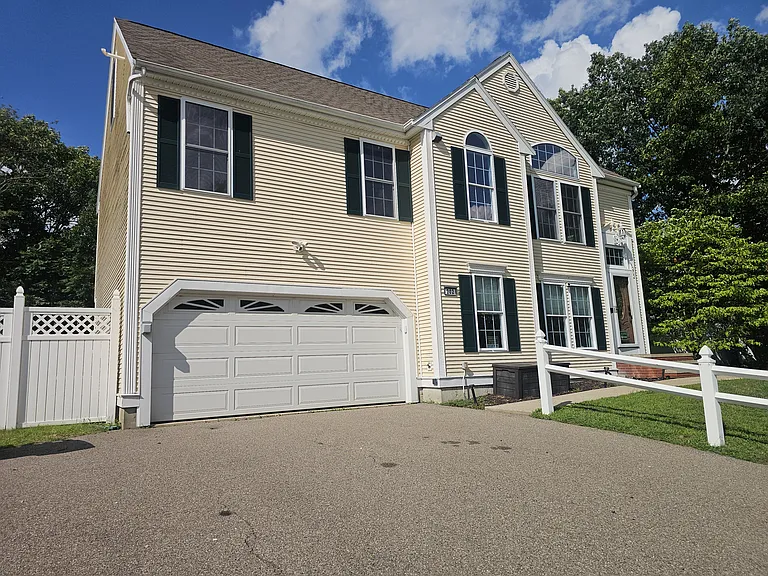 202 Falls Blvd — Photo 3