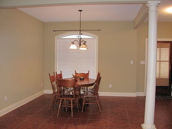 3rd image of 152 Foxglove Dr