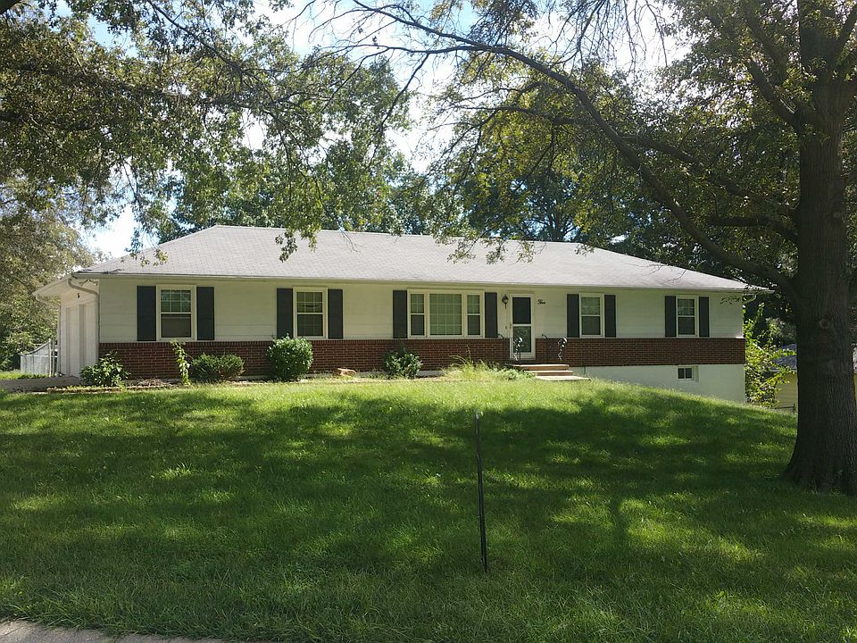 1st image of 5 Collins Dr