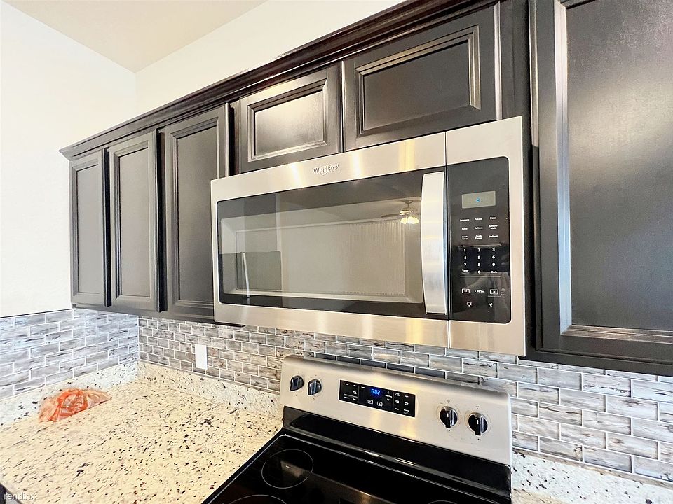1st image of 1017 Banyon Tree Ln