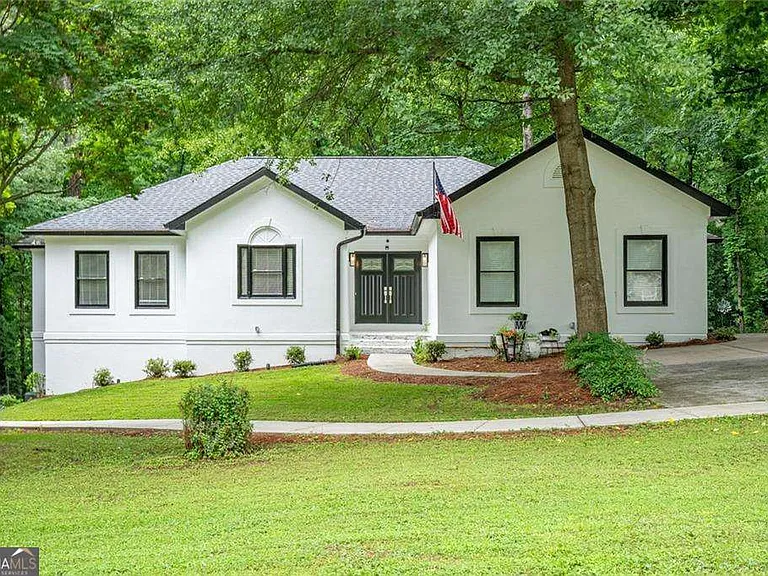 3924 Ashford Dunwoody Rd NE — Photo 1
