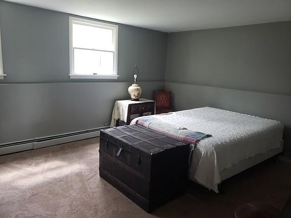 3rd image of 224 Hillcrest Manor Dr