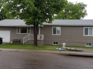 807 W Pearl St, Lamar, CO 81052