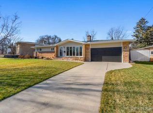 562 S Bennett Ave, Palatine, IL 60067