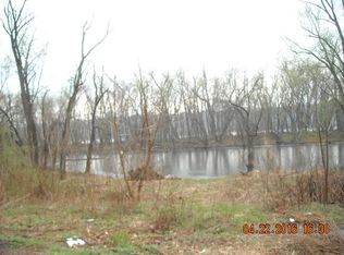 80 River Rd, South Hadley, MA 01075