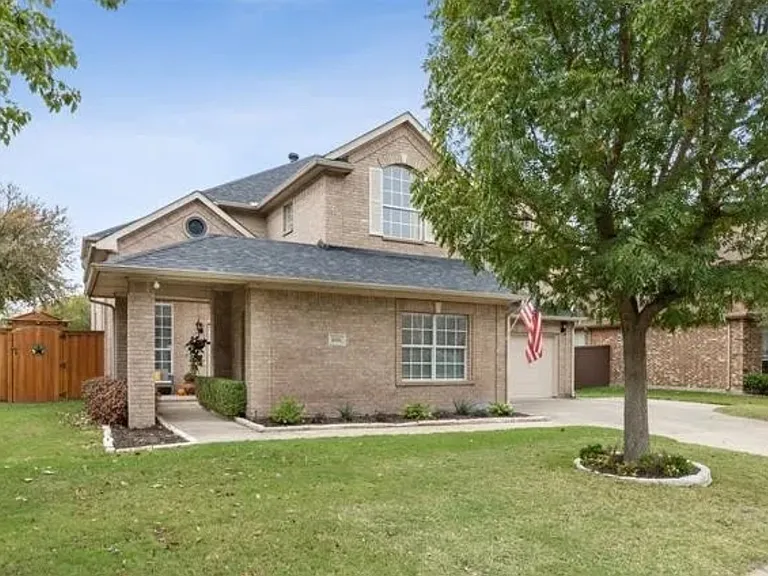 2051 Chisholm Trl — Photo 1