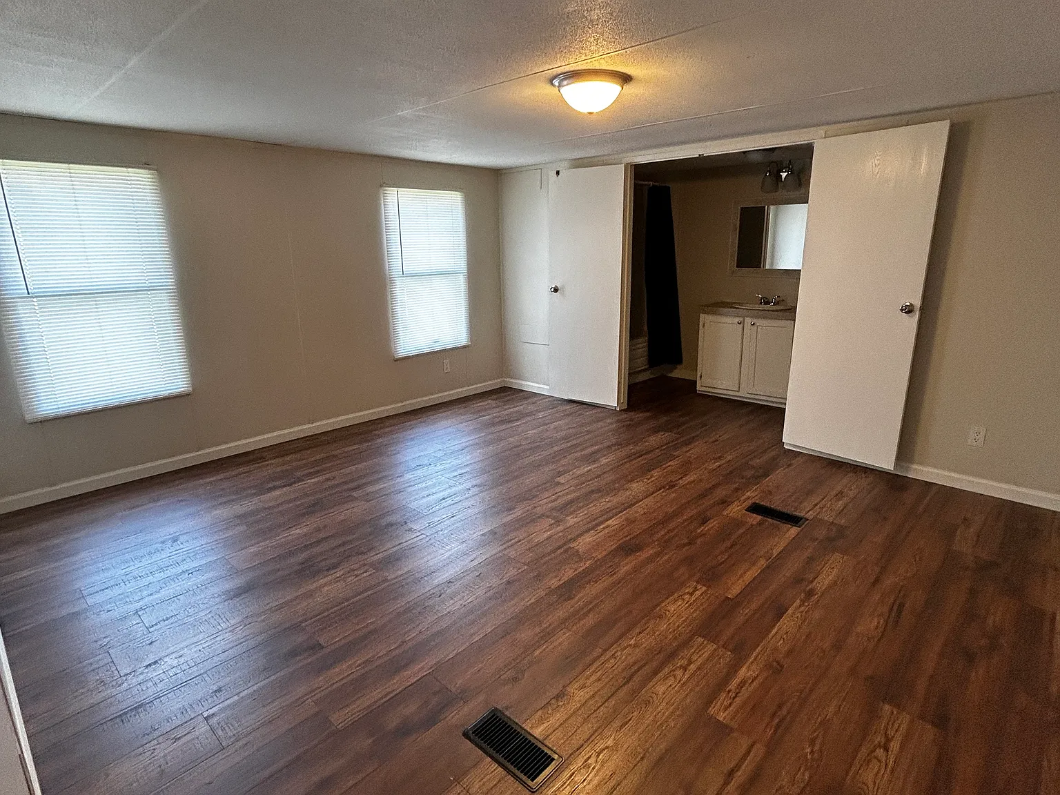 3 bed, 1280 sqft, $1,300 — Photo 3