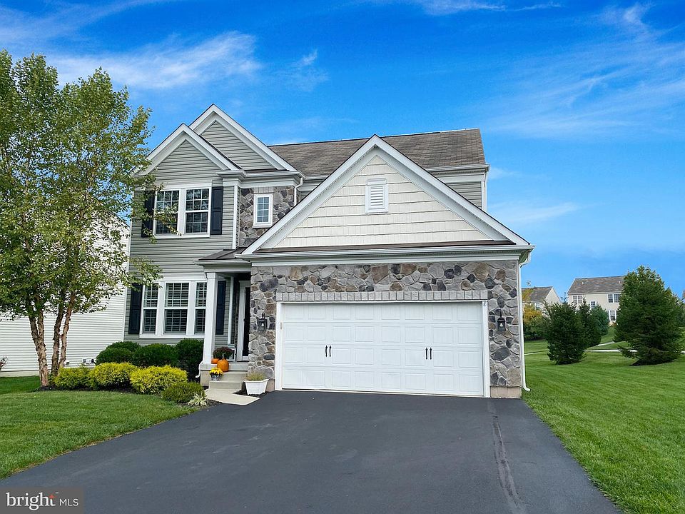 1st image of 828 S Haines Cir