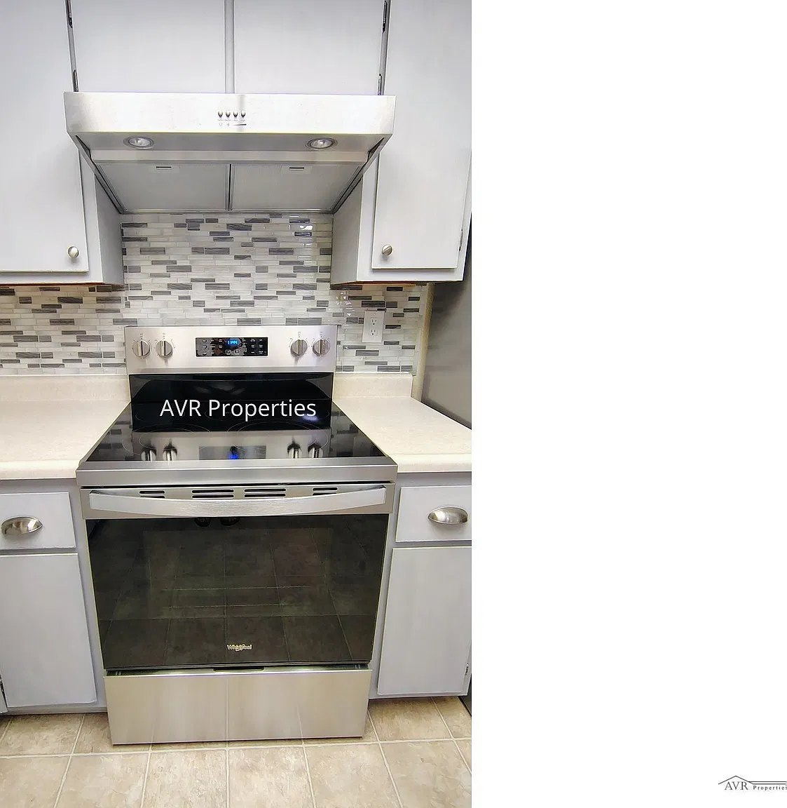 Fantastic second floor condo with large balcony — Photo 4