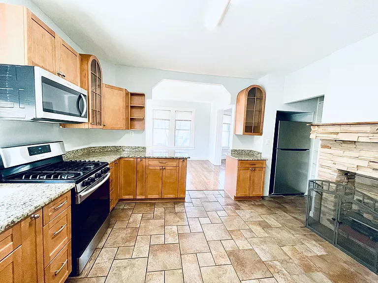 338 Beech St #2 — Photo 2