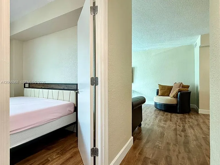 7501 E Treasure Dr #3H — Photo 23