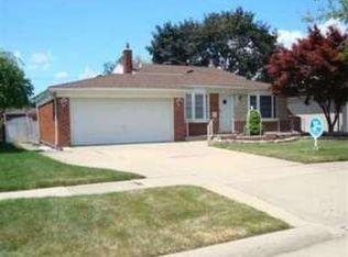 32755 Firwood Dr, Warren, MI 48088