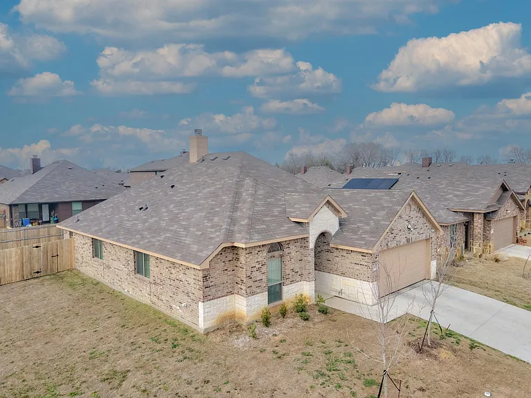 531 Sydney St — Photo 24