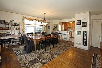 3rd image of 6 Manor Ave