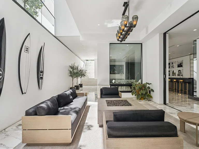 213 S La Peer Dr — Photo 96