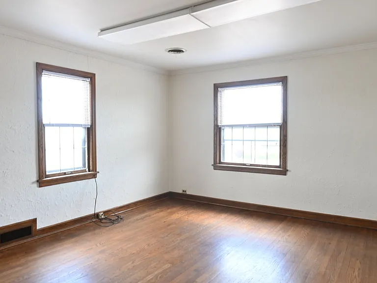1317 College Ct #W — Photo 2