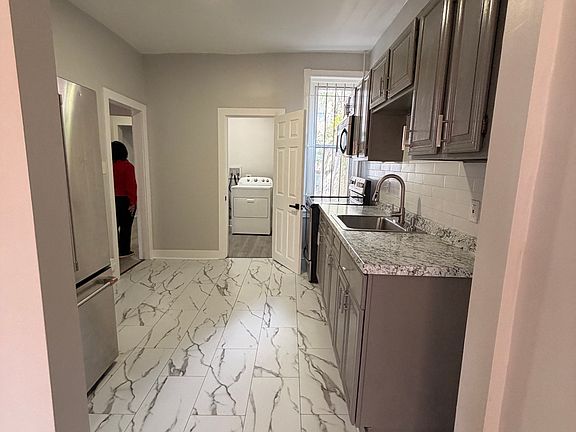 5th image of 1317 W Jerome St #2