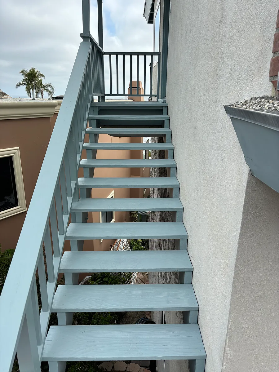Entrance single flight to panoramic view above rooftops - 691 Cliff Dr