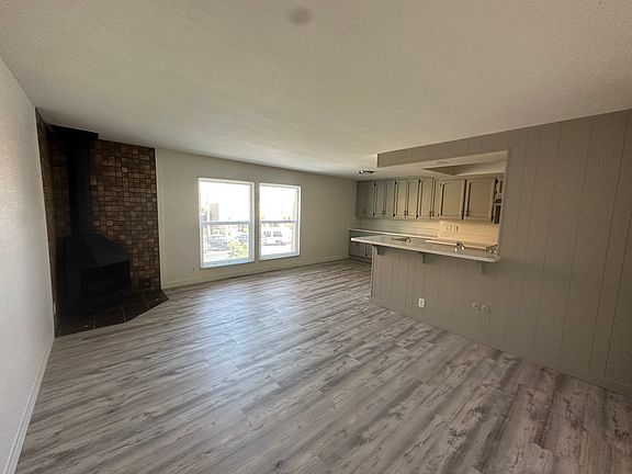 5th image of 4843 Voltaire St #2
